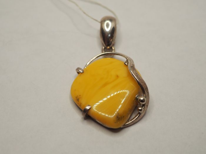 Серебряная подвеска - кулон с Янтарём- 66